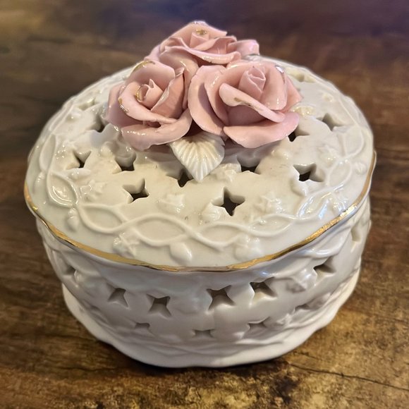 Vintage Ceramic Potpourrie Jewelry Trinket Box Lid Capodimonte Style Roses - Picture 9 of 16